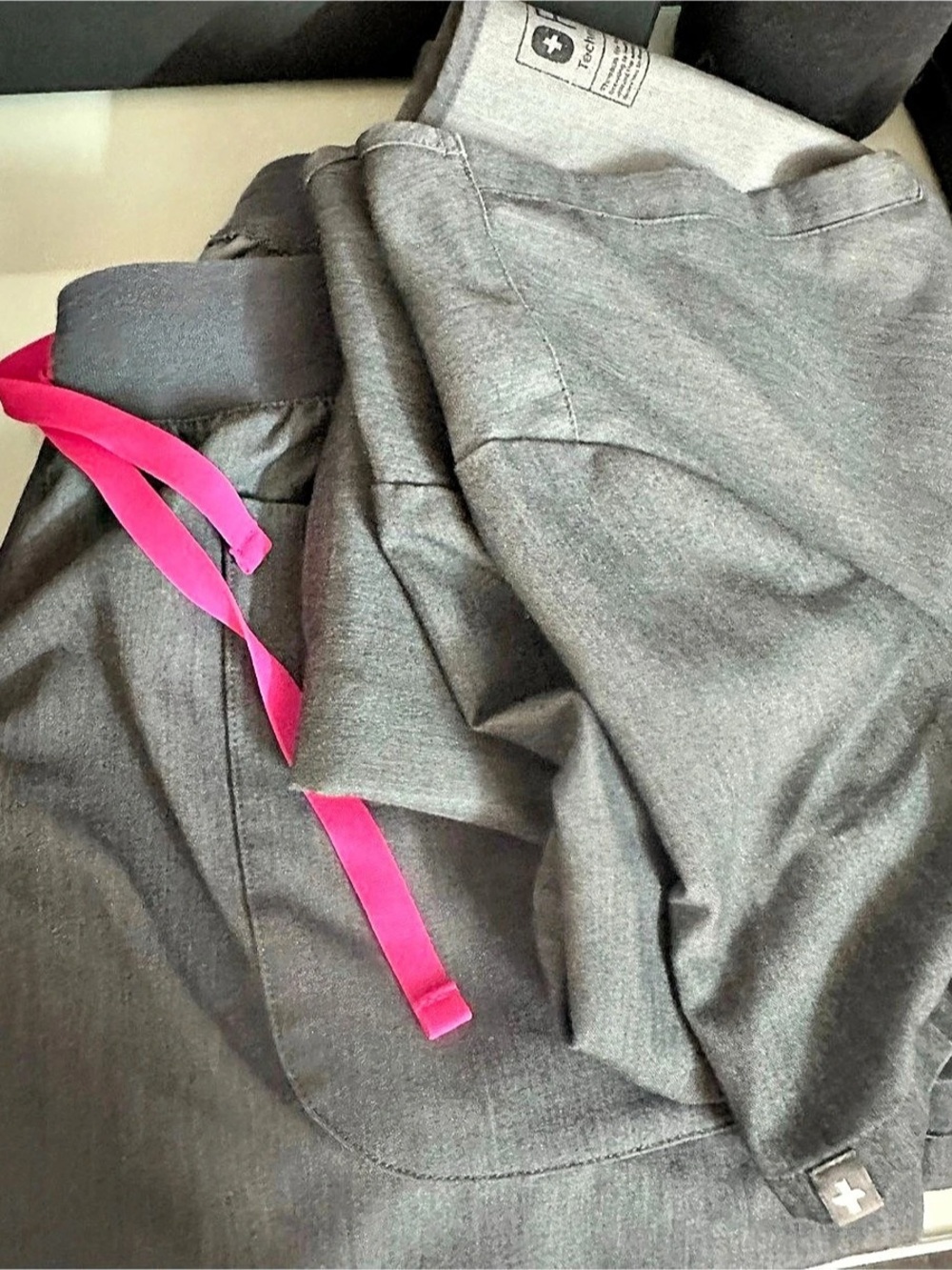 FIGS Grey Scrub Set with Hot pink ties Size Medium. Casma top M Joggers M/R
